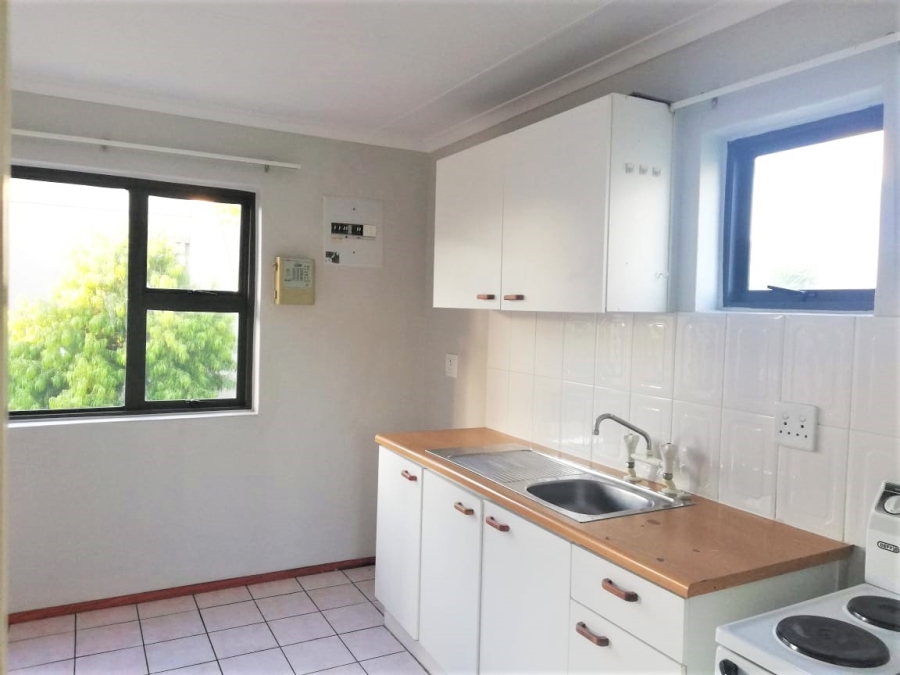 To Let 1 Bedroom Property for Rent in Oakglen Western Cape